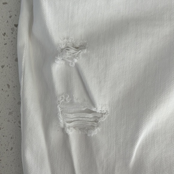 Old Navy Boyfriend Women’s White Distressed Ripped Jeans Standard Size 14 NWOT - Picture 7 of 7